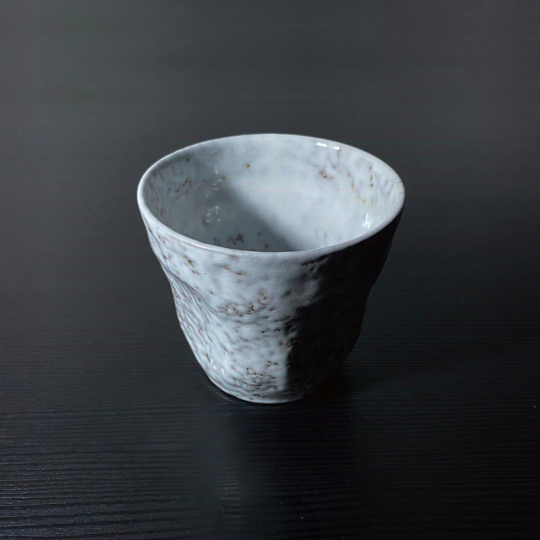 Heart and hand in one, the beginning of the craft: the charm of handmade ceramics